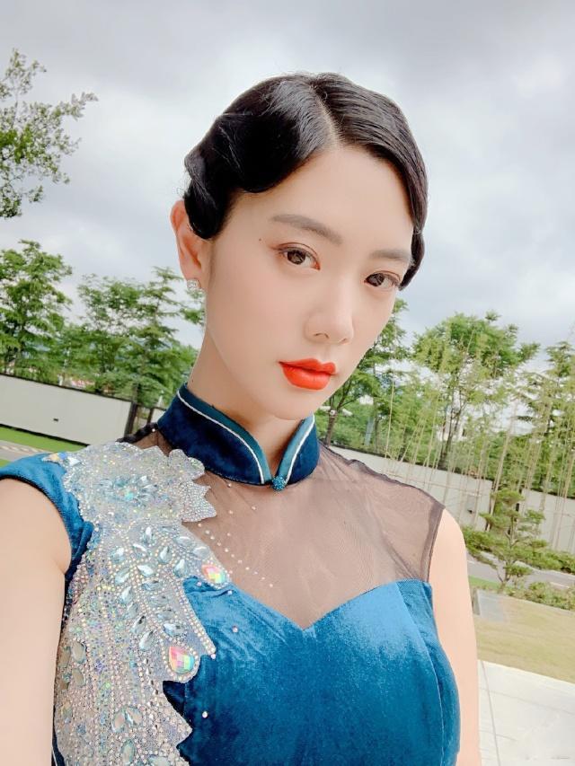 96间房主跳舞 黑色电影